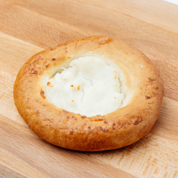 Ватрушка с творожной начинкой