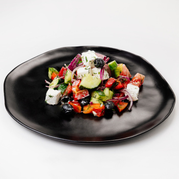 Салат Греческий с красным луком