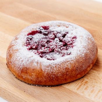 Ватрушка с брусникой, 70г