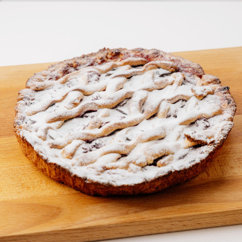 Пирог песочный с вишней 620г