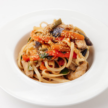 Вок Лапша с курицей и овощами 250г