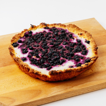 Пирог песочный с творогом и черникой  610г