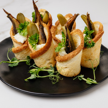 Конвертики с сырной начинкой и шпротами, 250г